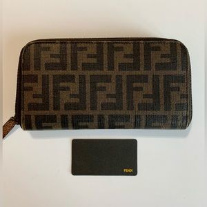 FENDI LEATHER ZIPPER WALLET